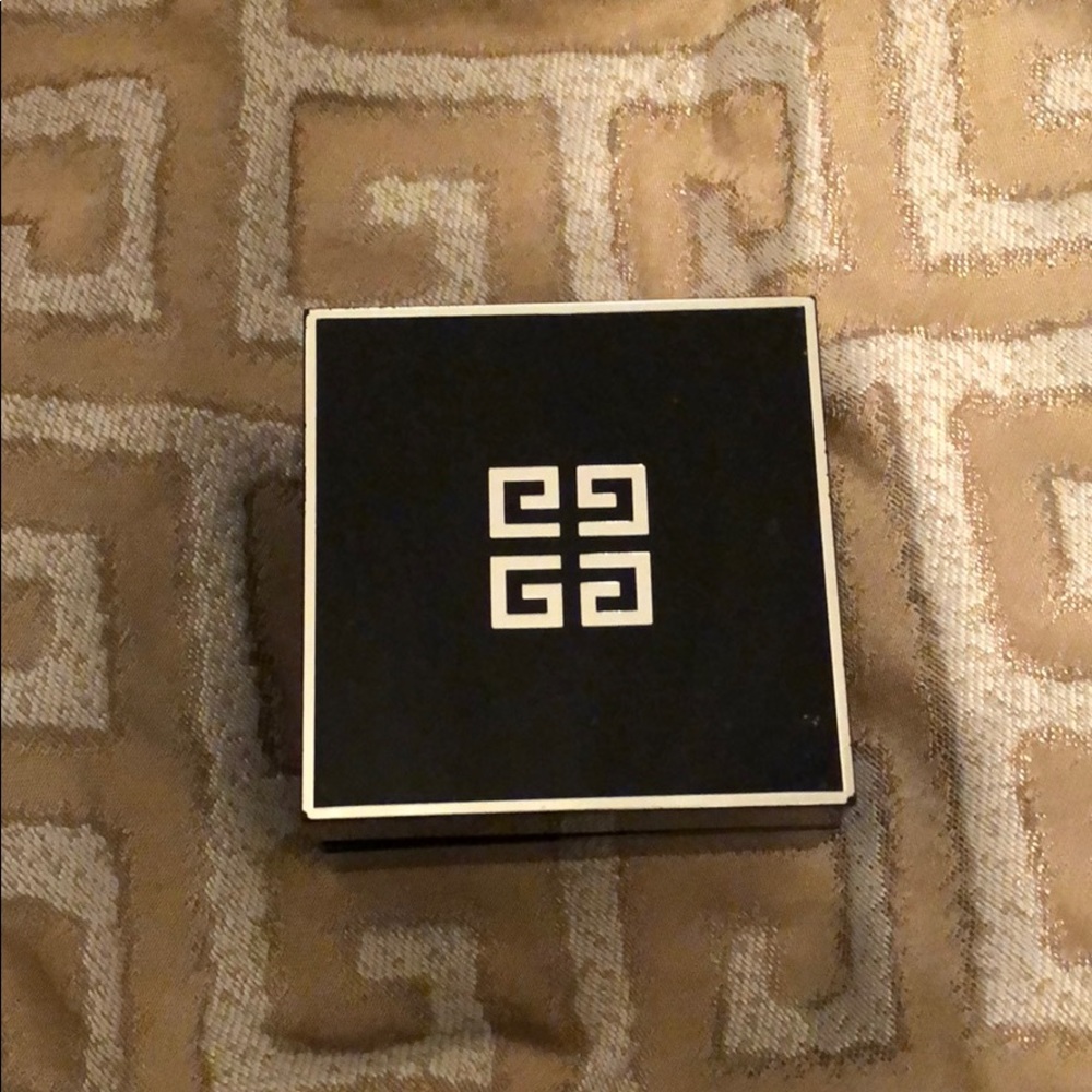 Givenchy translucent makeup powder